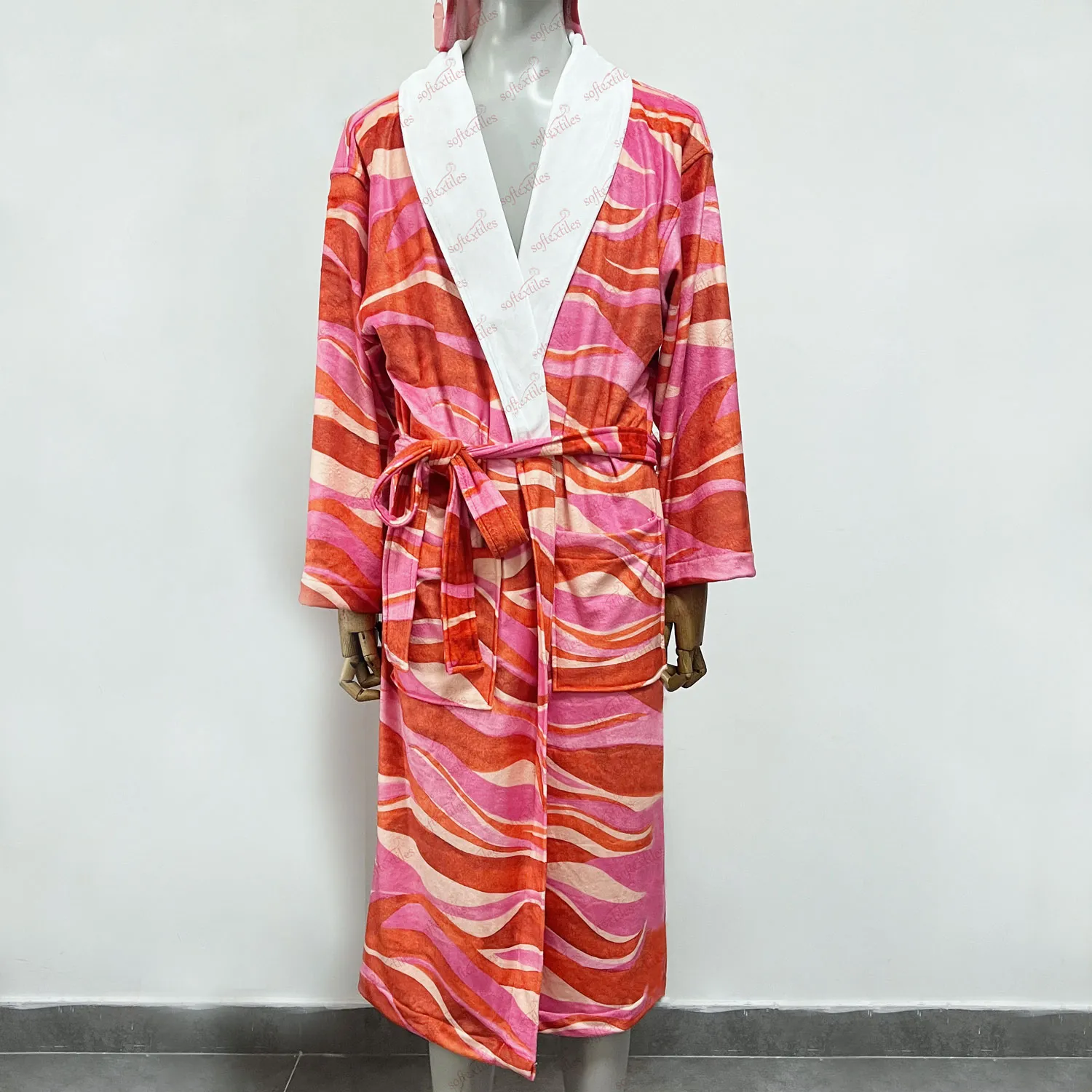 Printed bathrobe texture review, image 2, showing fabric texture, absorbency cues, and surface handfeel.
