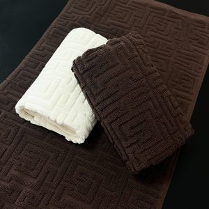 Read more about the article Custom Towels vs. Generic Towels: Why Personalization Matters