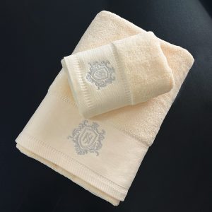 How Custom Towels Can Elevate Your Hotel’s Guest Experience