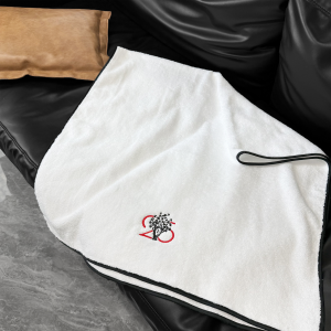 Read more about the article How to Choose the Right Robes and Towels for Your Spa or Salon