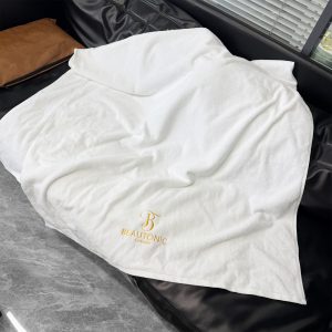 Read more about the article Why Airbnb Hosts and Boutique Rentals Love Custom Towels